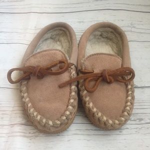 Cabelas moccasin slipper for toddlers